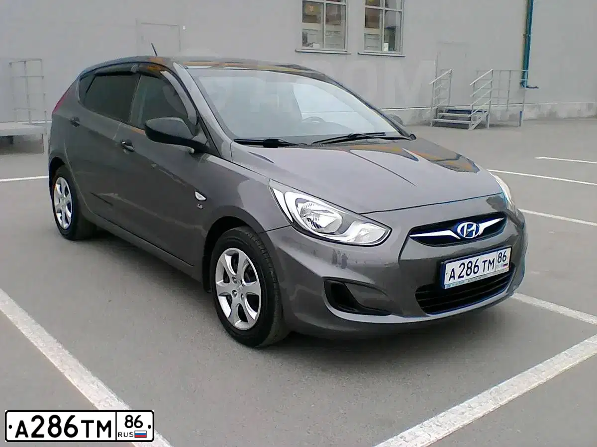 Фото автомобиля HYUNDAI SOLARIS, 2012 — госномер Р392ХУ72. Цвет: ЧЕРНО-СЕРЫЙ