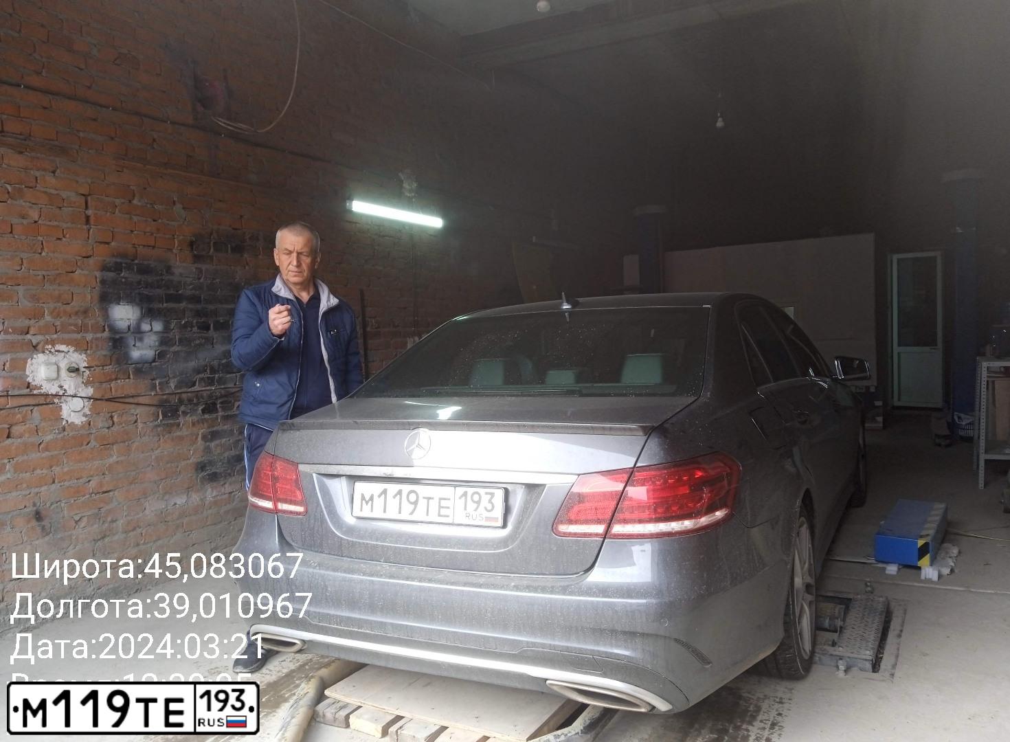 Фото автомобиля MERCEDES E-KLASSE, 2013 — госномер У002ЕВ193. Цвет: СЕРЫЙ
