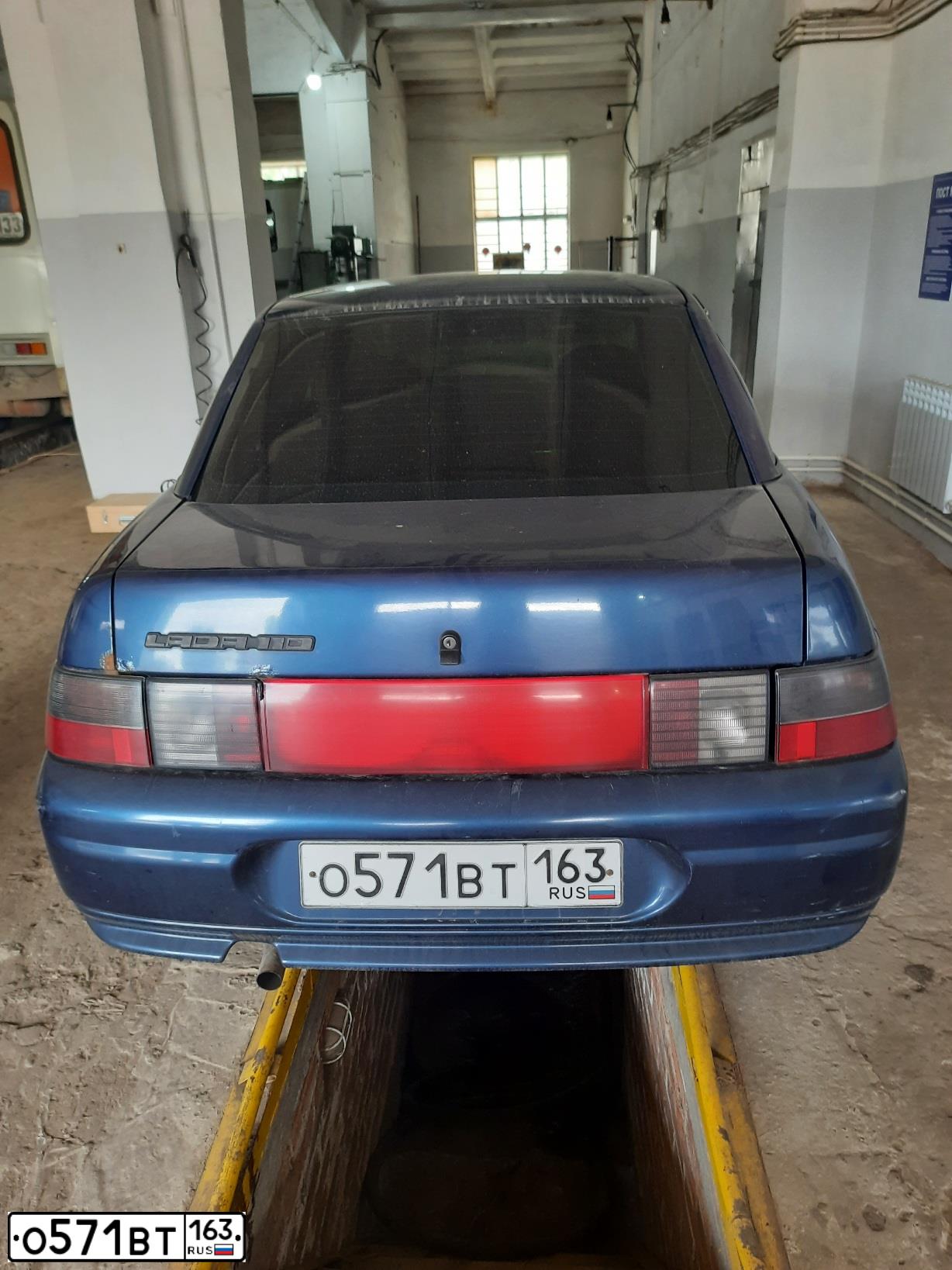 Фото автомобиля FORD FOCUS, 2005 — госномер О571ЕТ163. Цвет: Серебристый
