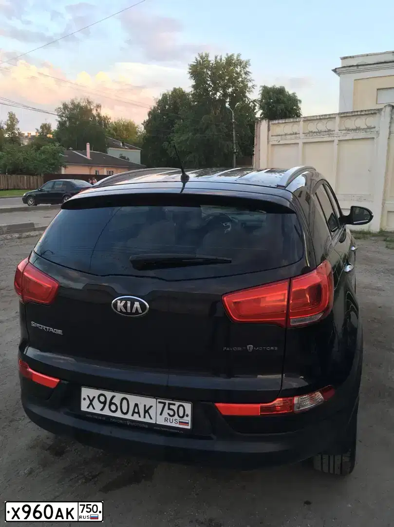 Фото автомобиля KIA SPORTAGE, 2014 — госномер Х960АК750. Цвет: ЧЕРНЫЙ ПЕРЛАМУТР