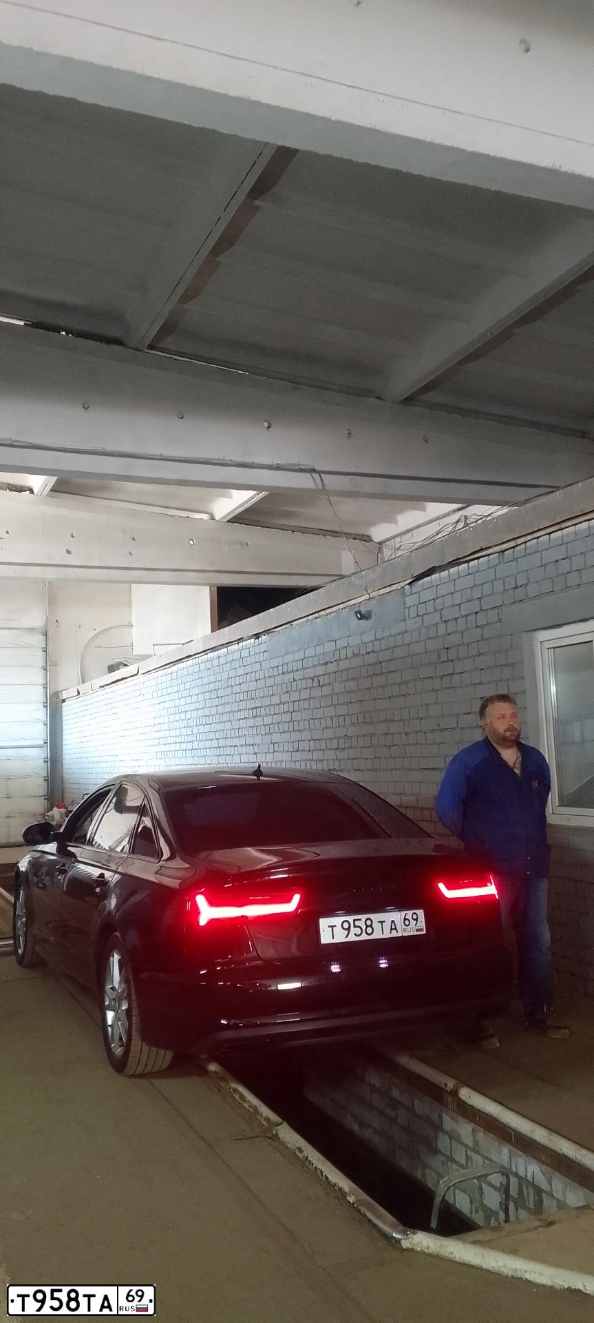 Фото автомобиля AUDI A6, 2015 — госномер О069ВМ69. Цвет: ЧЕРНЫЙ