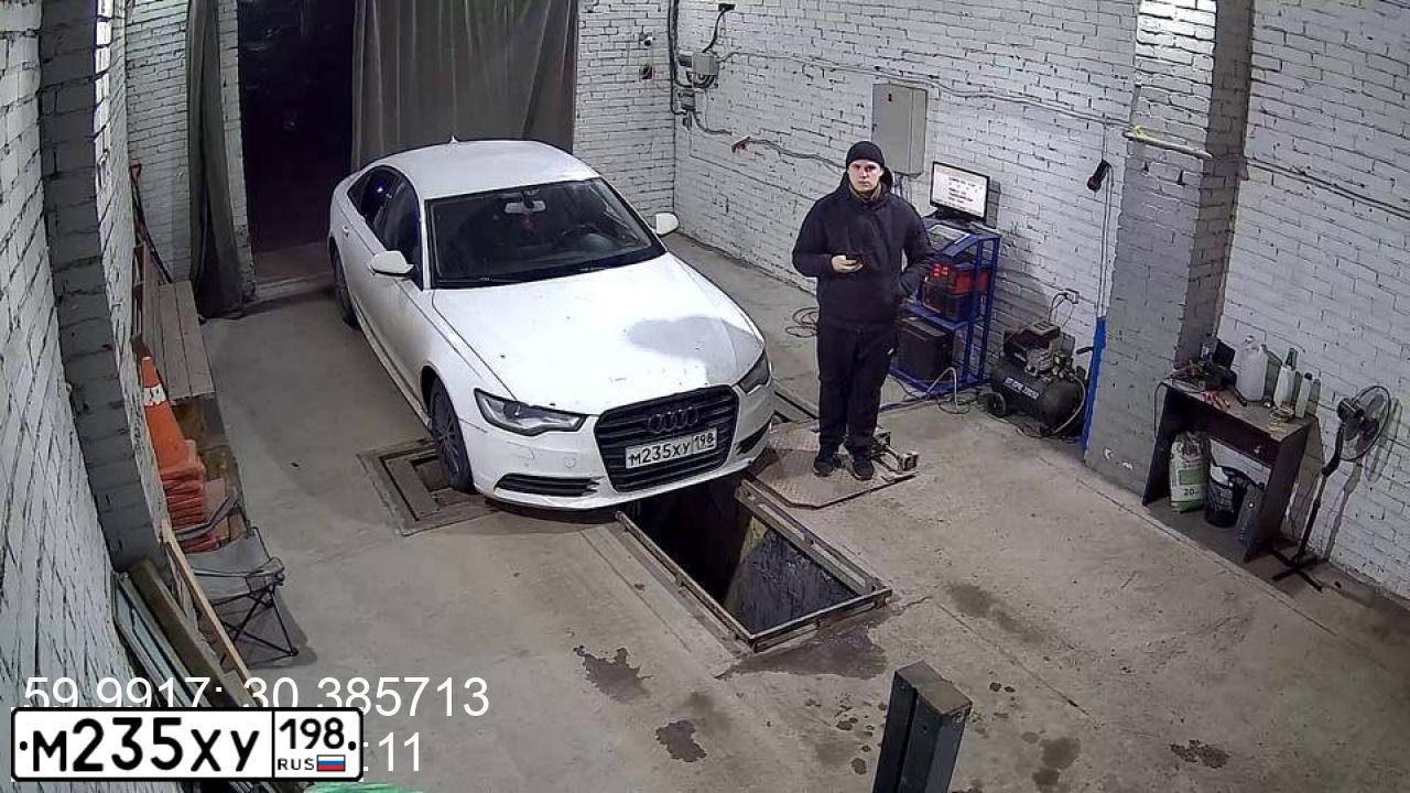Фото автомобиля AUDI A6, 2013 — госномер С030НА198. Цвет: Белый