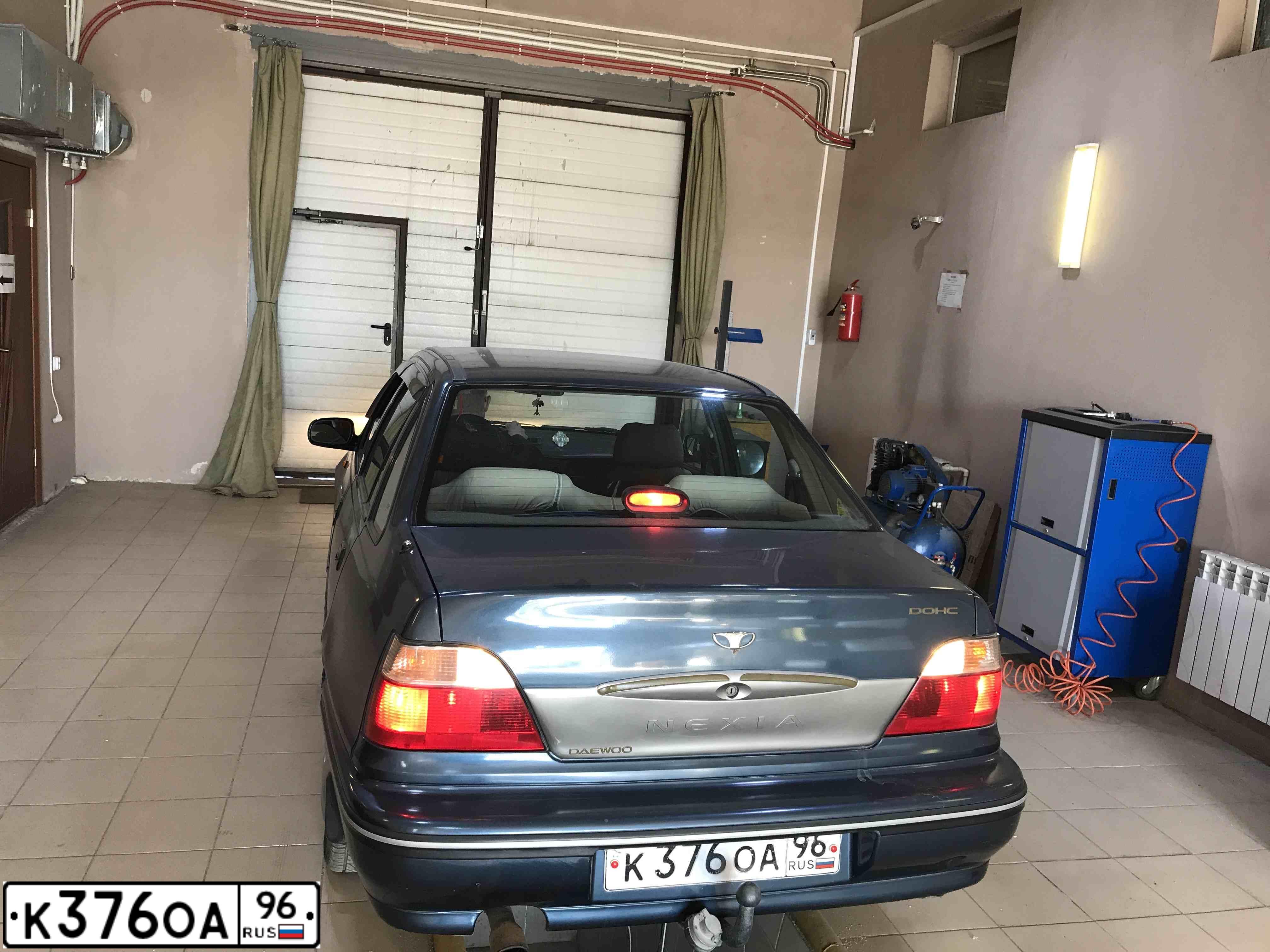 Фото автомобиля DAEWOO NEXIA, 2003 — госномер К376ОА96. Цвет: СЕРО-СИНИЙ