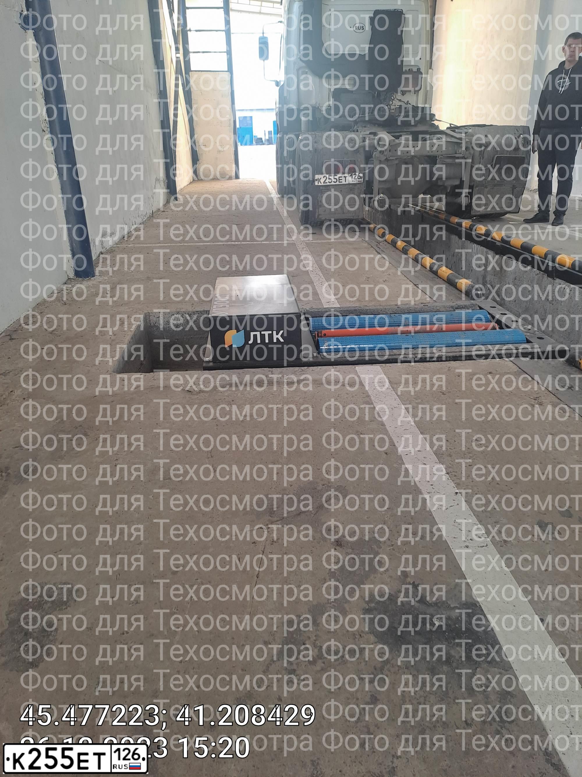 Фото автомобиля DAF CF 85 FT /4X2/, 2007 — госномер Р333КА77. Цвет: Белый