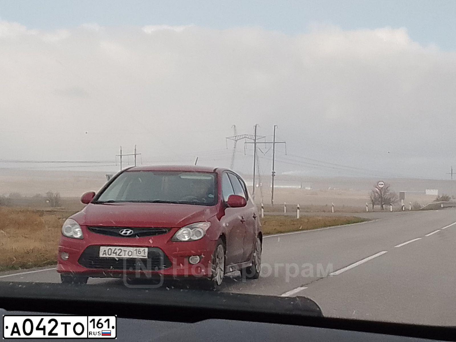 Фото автомобиля HYUNDAI I30, 2010 — госномер А042ТО161. Цвет: Красный