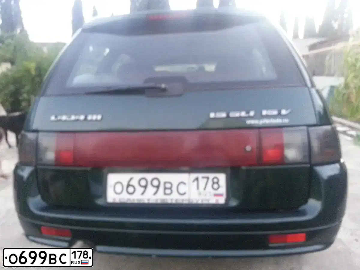 Фото автомобиля LADA 2111, 2004 — госномер О699ВС178. Цвет: ТЕМНО - ЗЕЛЕНЫЙ
