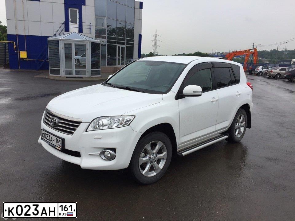 Фото автомобиля TOYOTA RAV4, 2011 — госномер Е538ТС161. Цвет: Белый