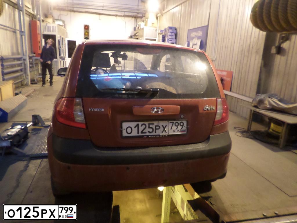 Фото автомобиля HYUNDAI GETZ, 2010 — госномер О125РХ799. Цвет: Красный