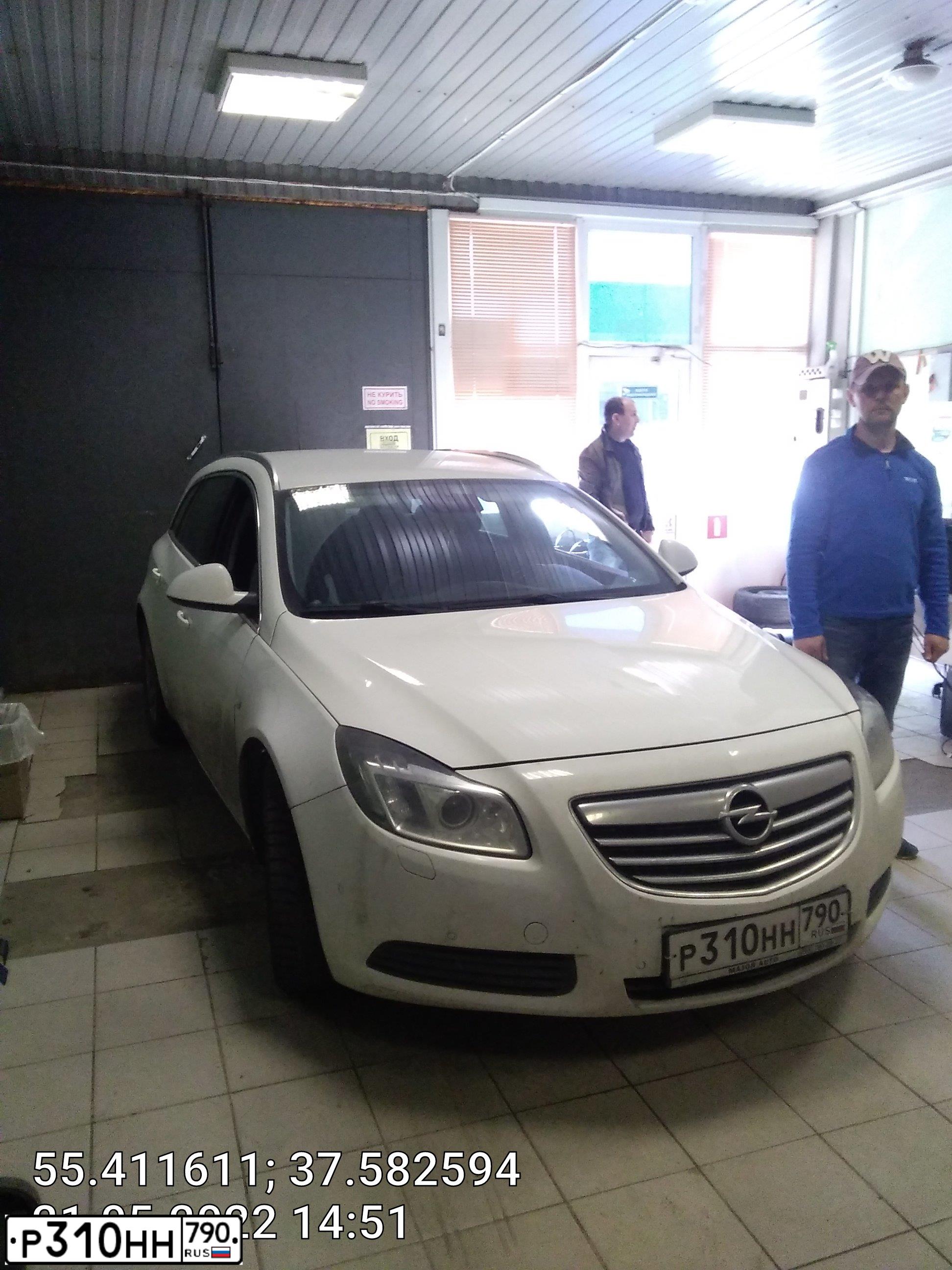Фото автомобиля OPEL INSIGNIA, 2012 — госномер Р310НН790. Цвет: Белый