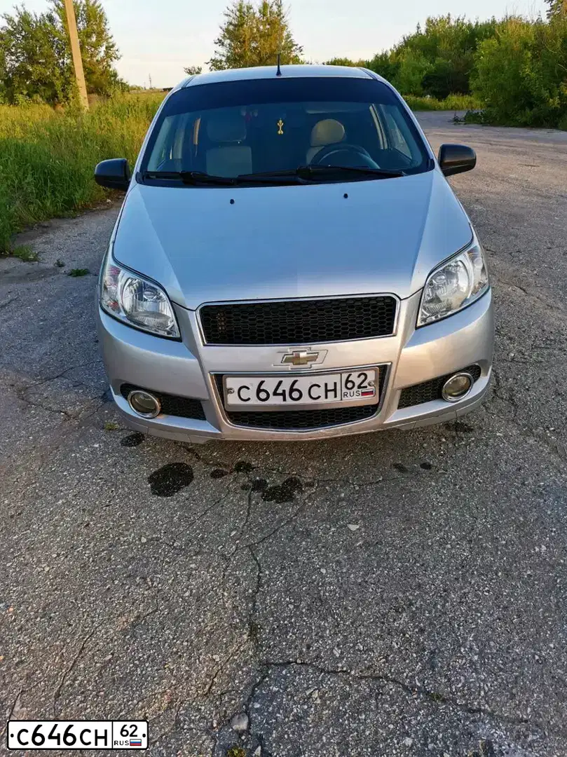 Фото автомобиля CHEVROLET AVEO, 2011 — госномер С894СН58. Цвет: Серебристый