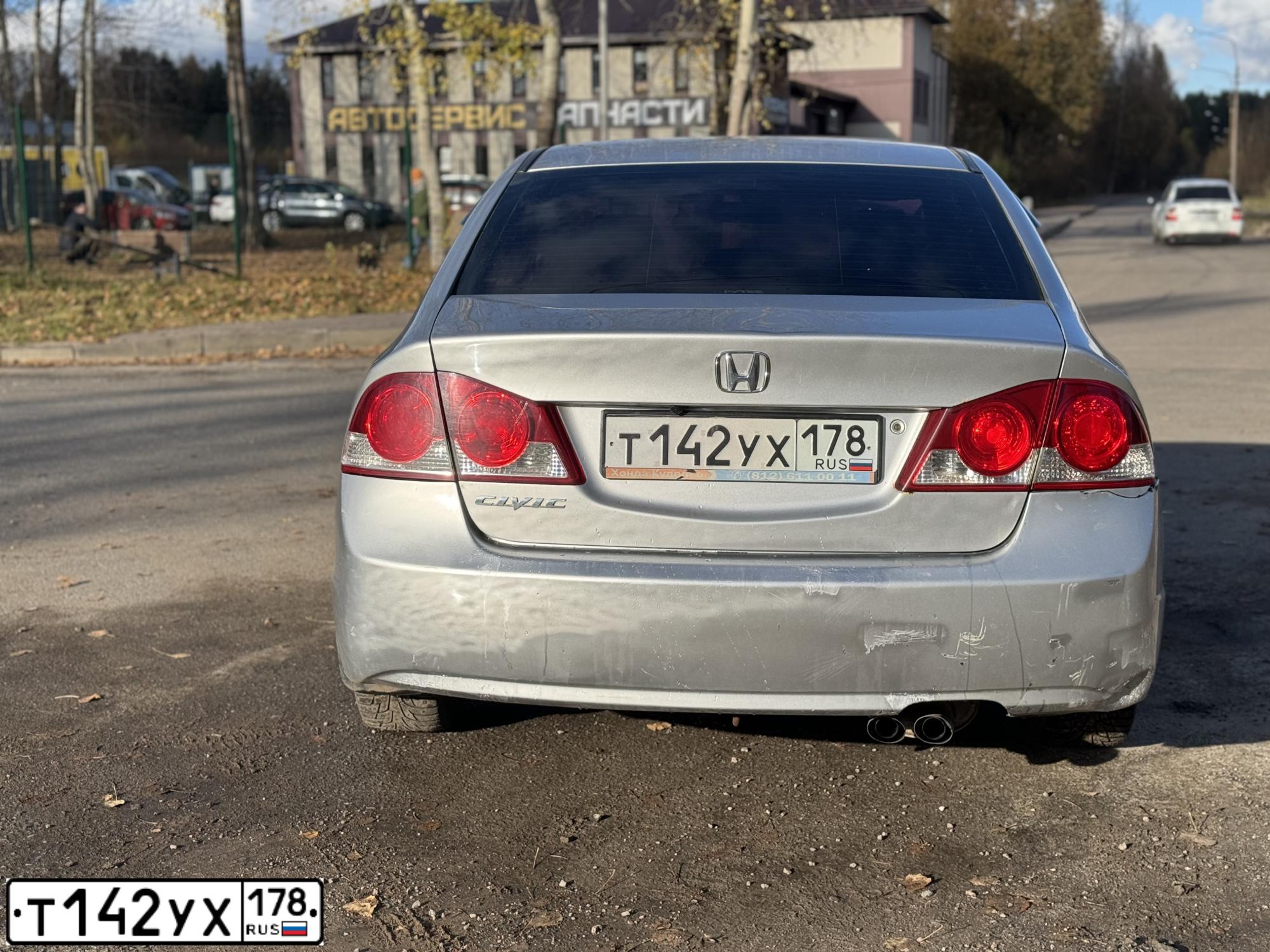 Фото автомобиля HONDA CIVIC, 2008 — госномер Т142УХ178. Цвет: СЕРЕБРИСТЫЙ