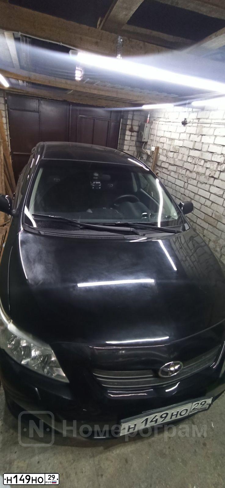 Фото автомобиля TOYOTA COROLLA, 2008 — госномер Н149НО29. Цвет: ЧЕРНЫЙ