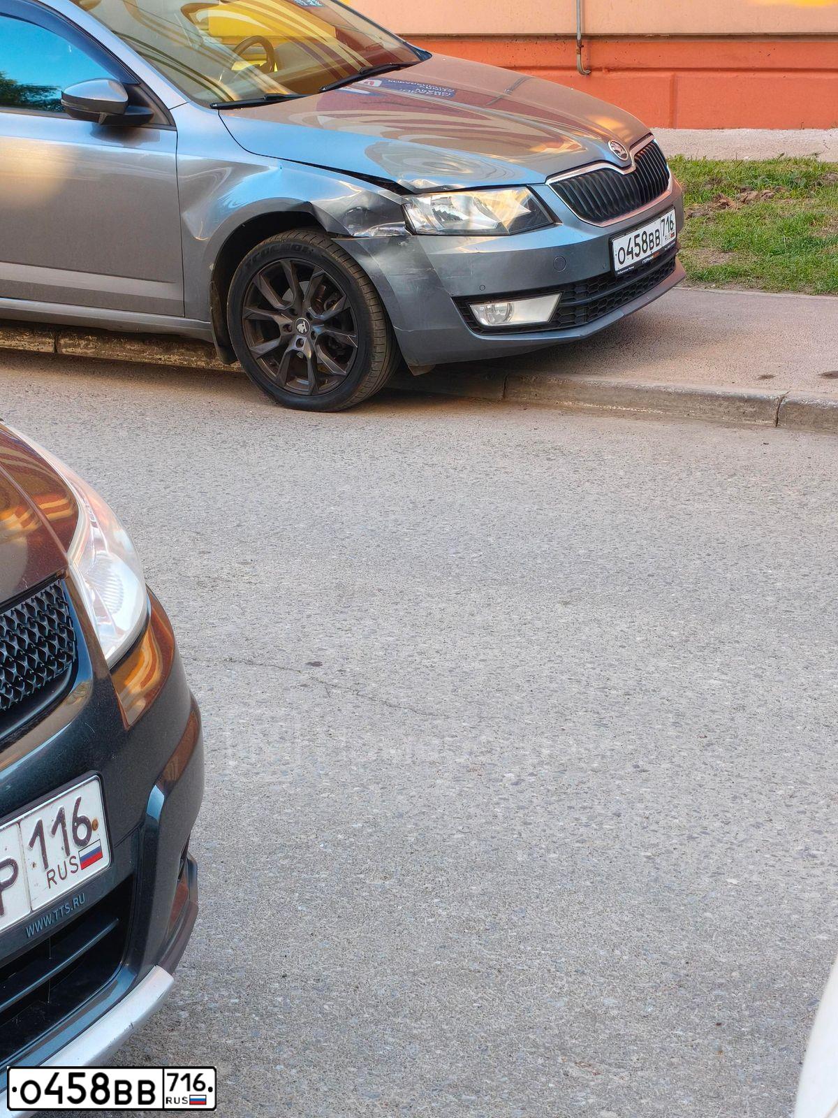 Фото автомобиля SKODA OCTAVIA, 2014 — госномер О458ВВ716. Цвет: ТЕМНО-СЕРЫЙ