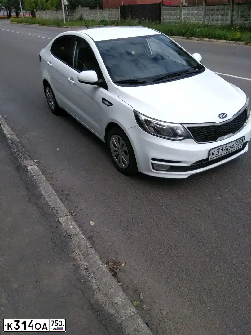 Фото автомобиля KIA RIO, 2016 — госномер К314ОА750. Цвет: БЕЛЫЙ