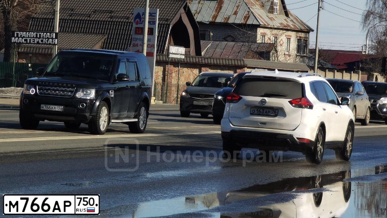 Фото автомобиля LANDROVER DISCOVERY, 2015 — госномер М766АР750. Цвет: ЧЕРНЫЙ