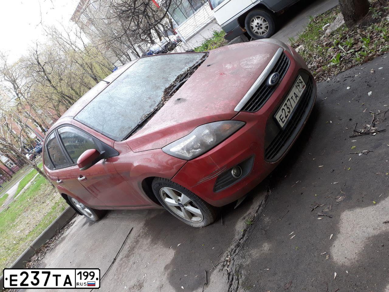 Фото автомобиля FORD FOCUS, 2009 — госномер Е237ТА199. Цвет: ОРАНЖЕВЫЙ