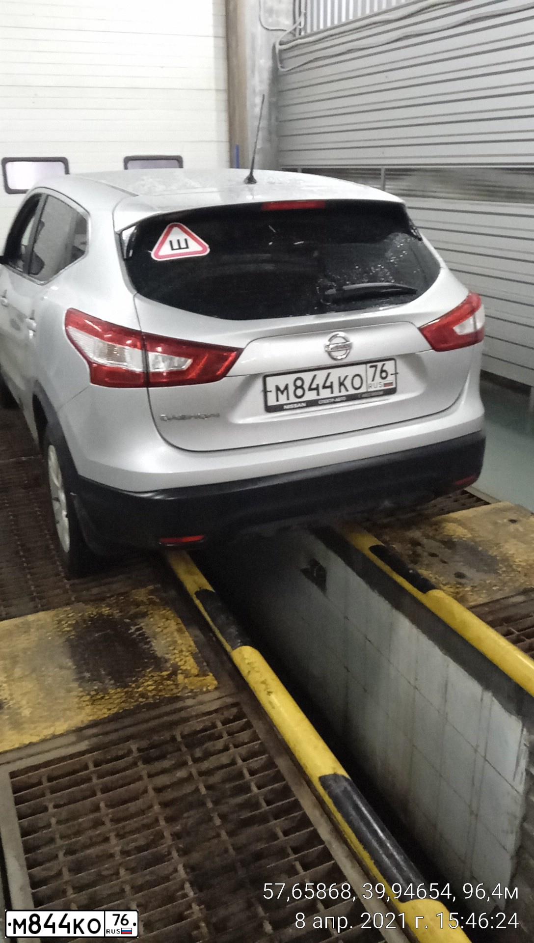 Фото автомобиля NISSAN QASHQAI, 2016 — госномер М844КО76. Цвет: СВЕТЛО-СЕРЫЙ