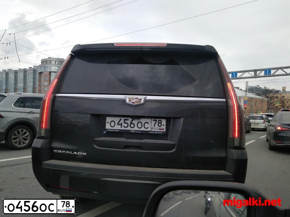 Фото автомобиля CADILLAC ESCALADE, 2019 — госномер Т021ХС198. Цвет: ЧЕРНЫЙ