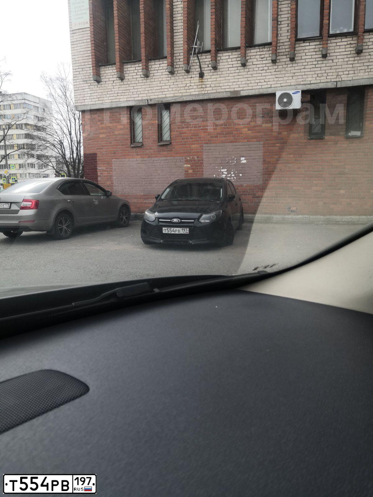 Фото автомобиля FORD D FOCUS, 2011 — госномер Т554РВ197. Цвет: ЧЕРНЫЙ