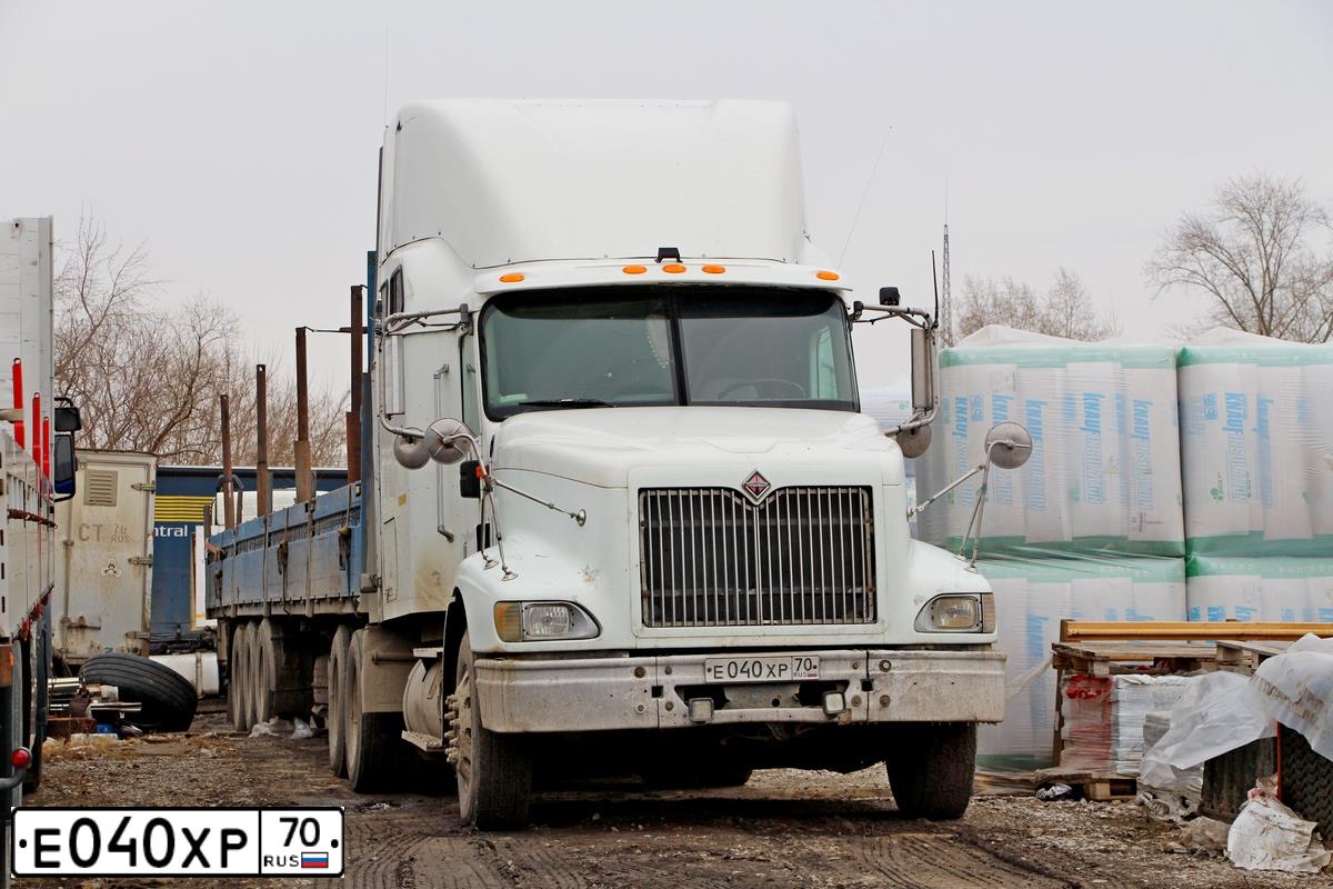 Фото автомобиля INTERNATIONAL HEAVY TRUCK 8500-9900, 2003 — госномер Е040ХР70. Цвет: БЕЛЫЙ