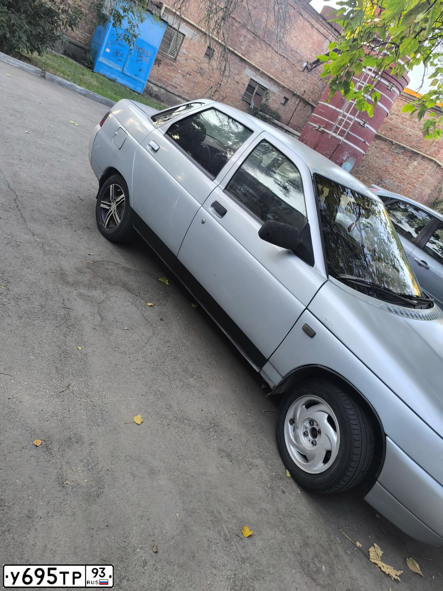Фото автомобиля LADA 2110, 2002 — госномер У695ТР93. Цвет: СЕРЕБРИСТО-ГОЛУБОЙ