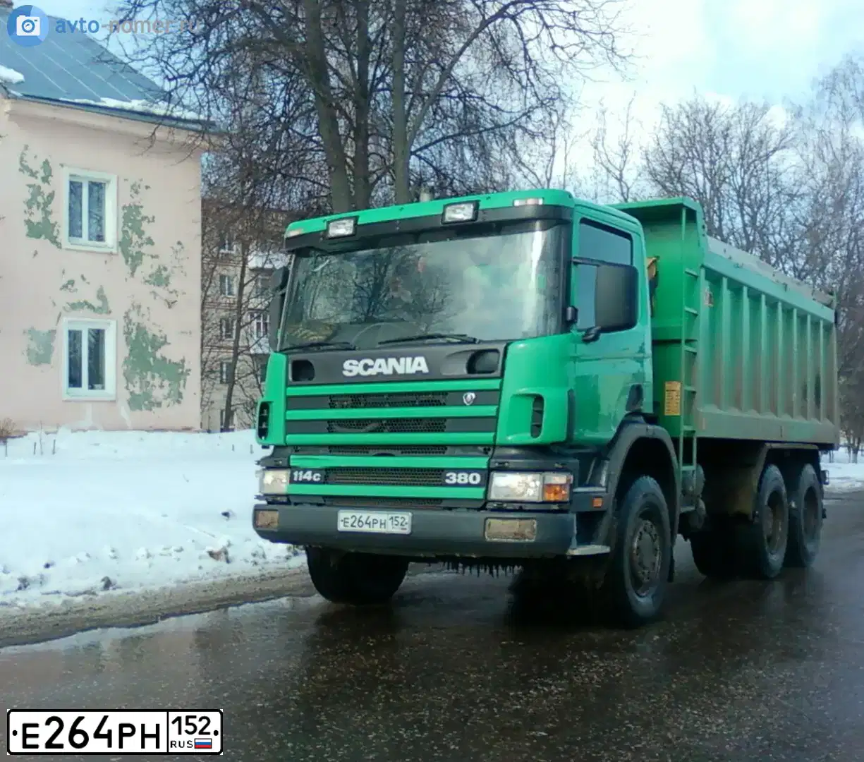 Фото автомобиля SCANIA SERIE P /6X4/, 2004 — госномер Е264РН152. Цвет: ЗЕЛЕНЫЙ