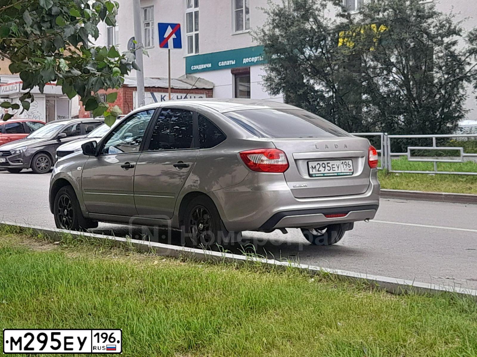 Фото автомобиля LADA 2191 GRANTA, 2019 — госномер М295ЕУ196. Цвет: СВЕТЛО-СЕРЫЙ