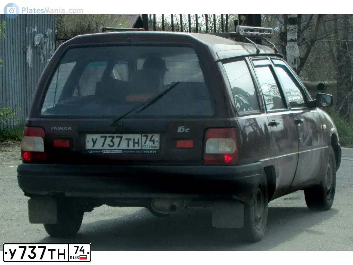 Фото автомобиля IZH 2126, 2005 — госномер У737ТН74. Цвет: КРАСНЫЙ ГРАНАТ