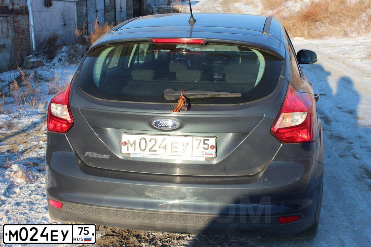Фото автомобиля FORD FOCUS, 2013 — госномер М024ЕУ75. Цвет: ТЕМНО-СЕРЫЙ