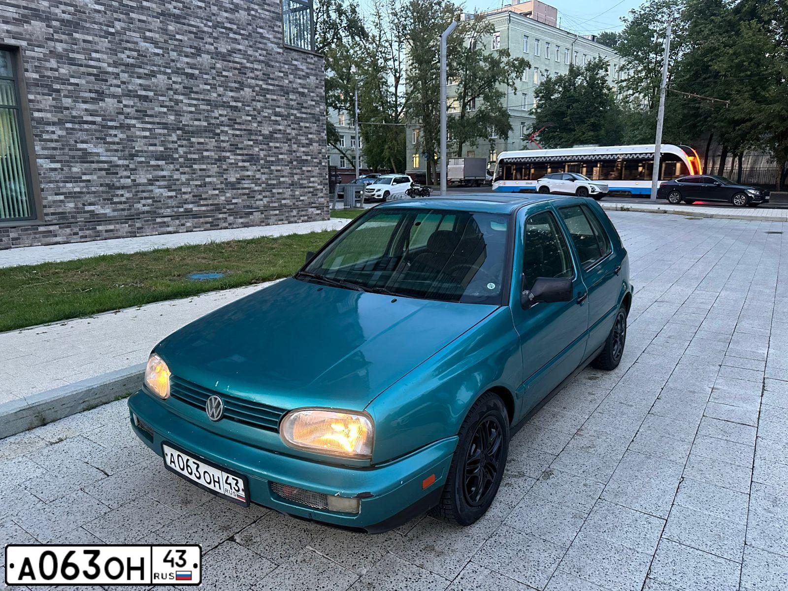 Фото автомобиля VOLKSWAGEN ФОЛЬКСВАГЕН ГОЛЬФ, 1994 — госномер А063ОН43. Цвет: ЗЕЛЕНЫЙ
