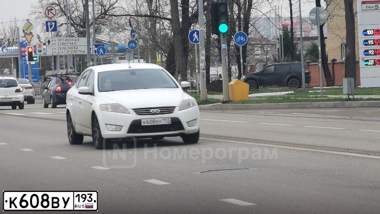 Фото автомобиля FORD MONDEO, 2010 — госномер А081ЕУ180. Цвет: Белый
