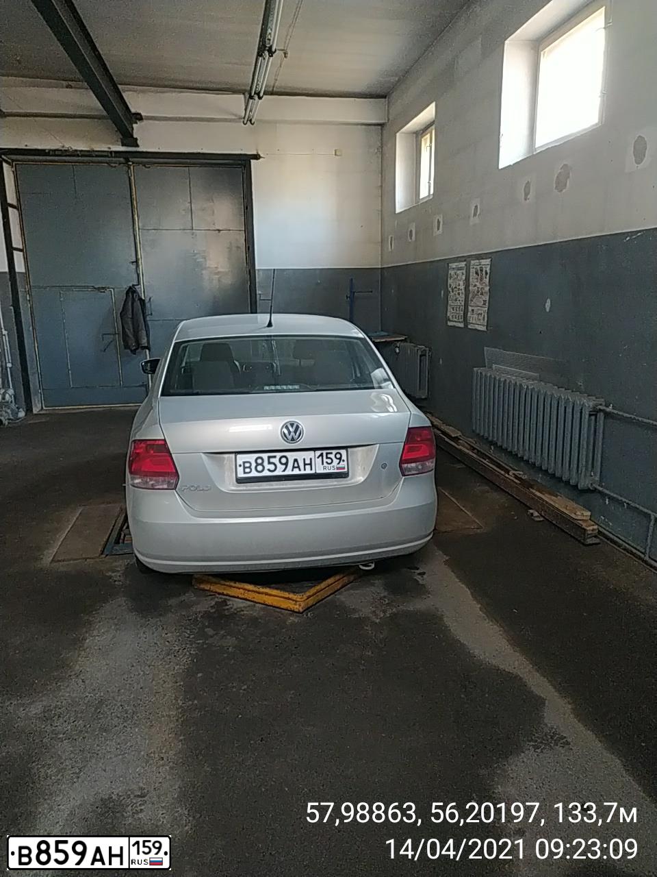 Фото автомобиля VOLKSWAGEN POLO, 2012 — госномер В859АН159