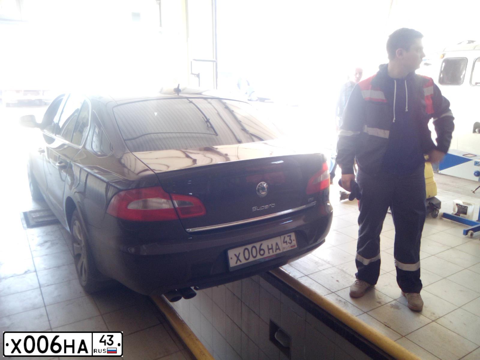 Фото автомобиля VOLKSWAGEN PASSAT, 2011 — госномер Х006НА43. Цвет: ЧЕРНЫЙ