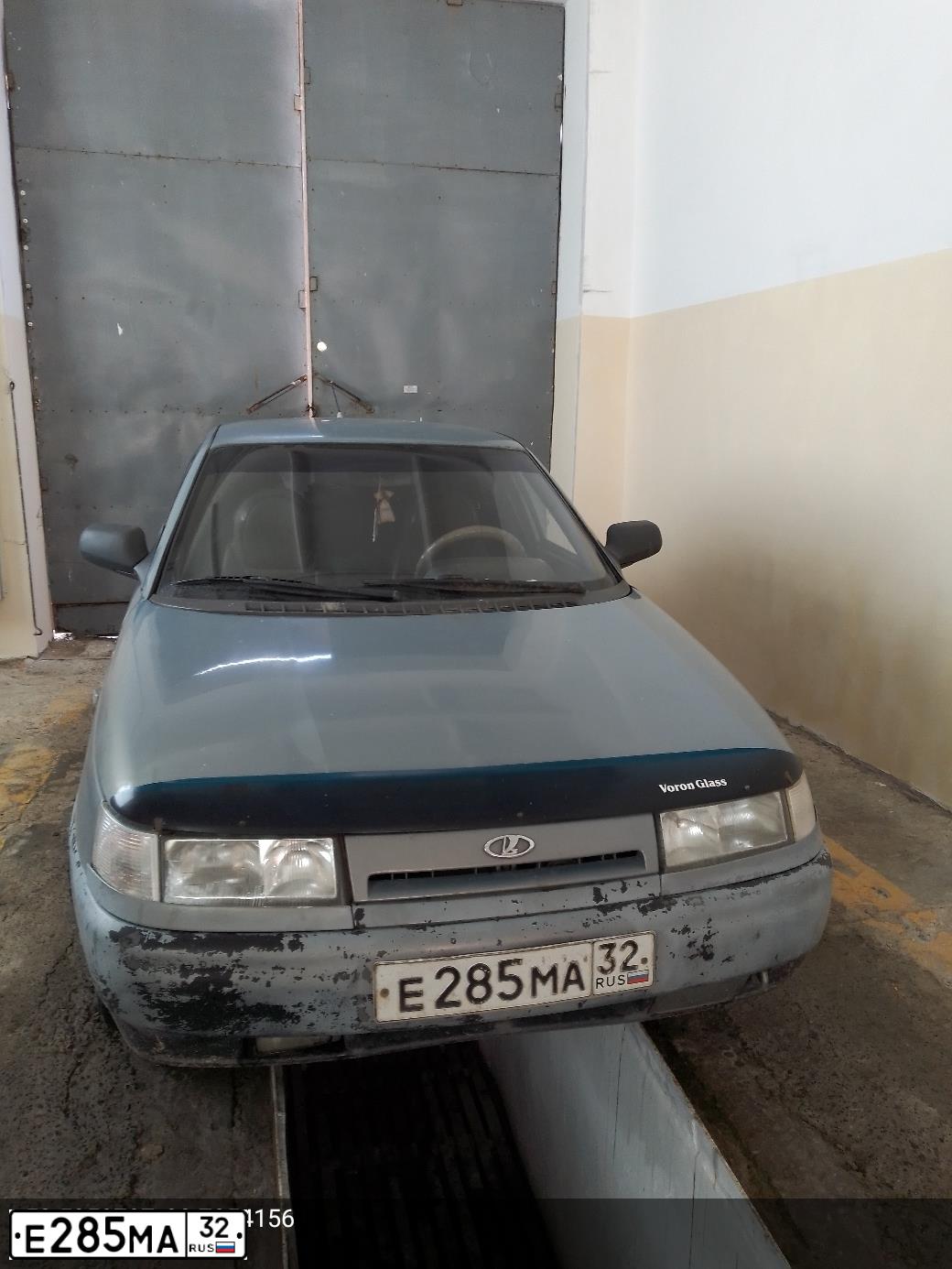 Фото автомобиля LADA 2110, 2001 — госномер Е285МА32. Цвет: СВЕТЛО-СЕРЫЙ