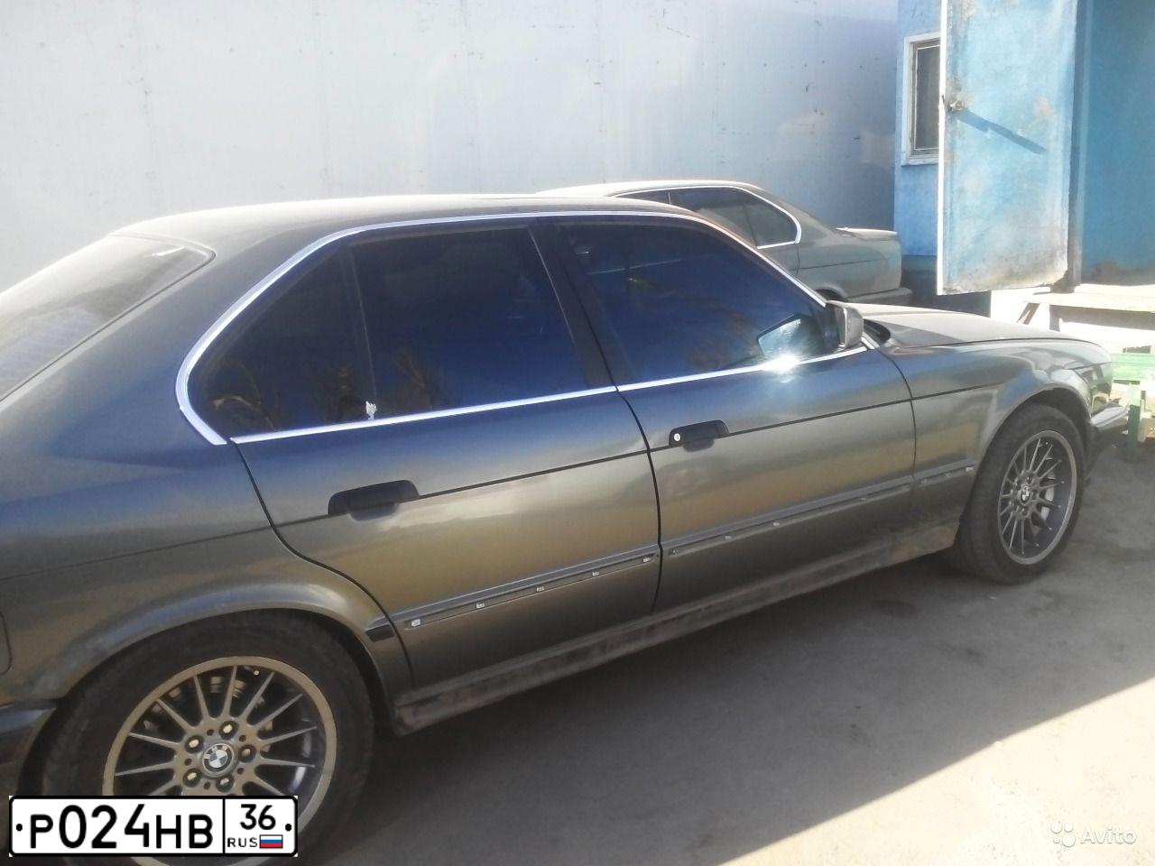 Фото автомобиля BMW SERIE 5, 1989 — госномер Т003ВХ36. Цвет: СЕРЫЙ