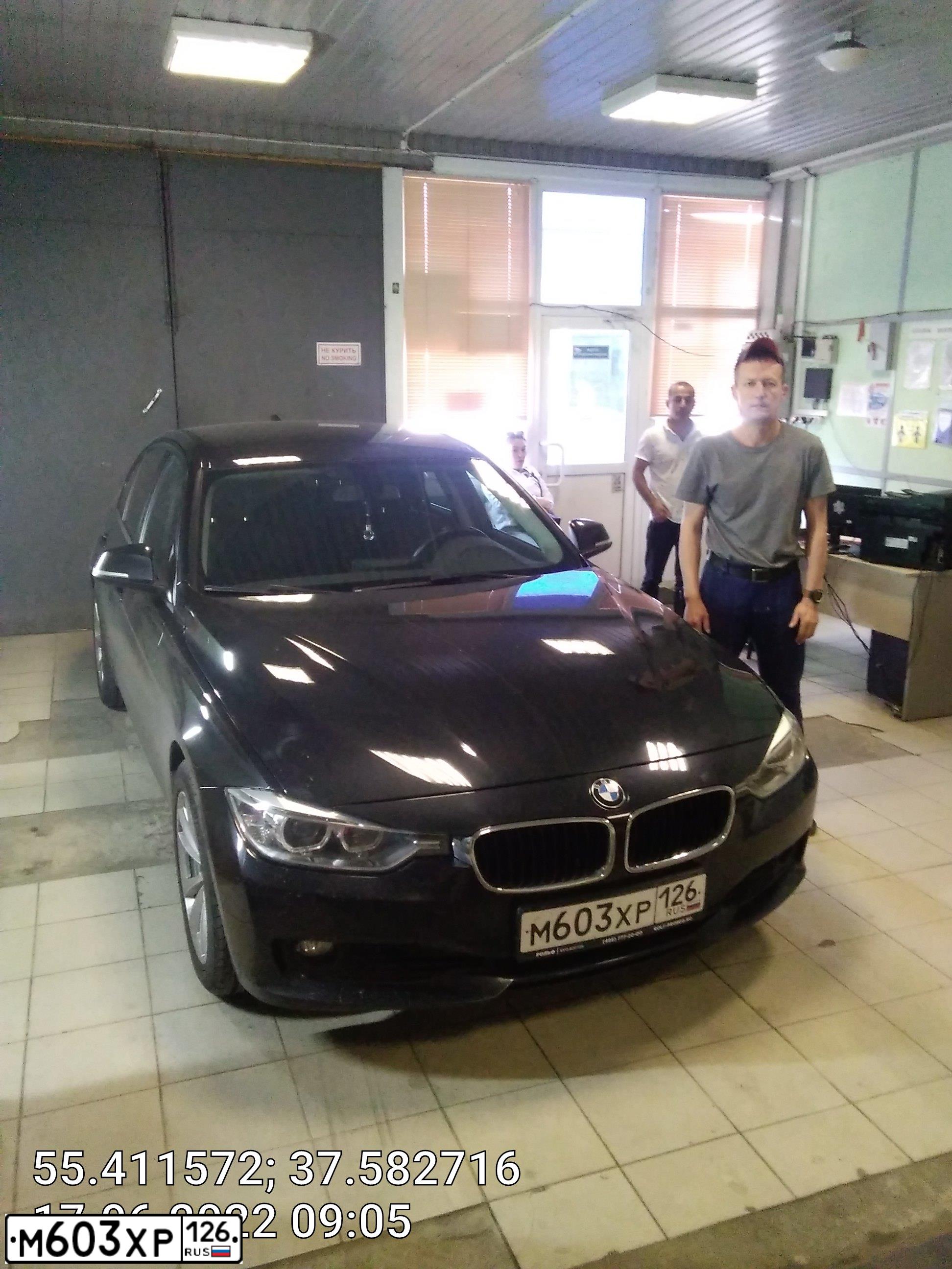 Фото автомобиля BMW SERIE 3, 2015 — госномер Е212ХА126. Цвет: ЧЕРНЫЙ