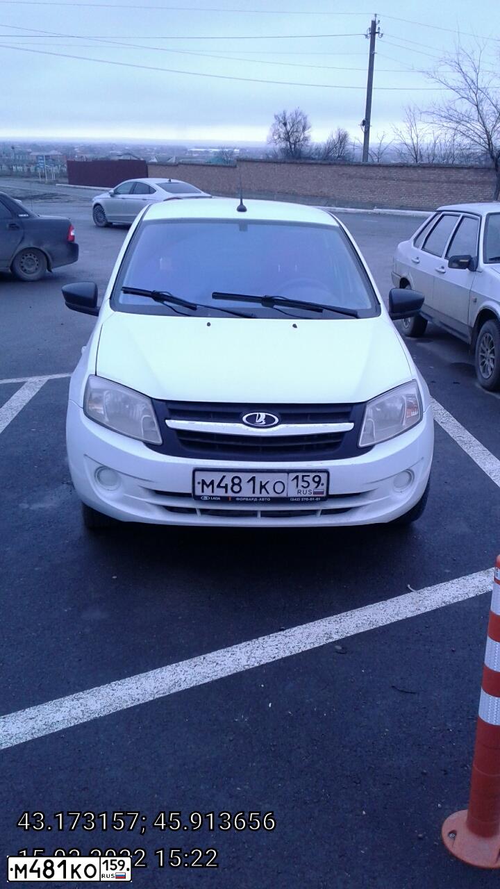 Фото автомобиля LADA 2190 GRANTA, 2018 — госномер Е466УС95. Цвет: Белый