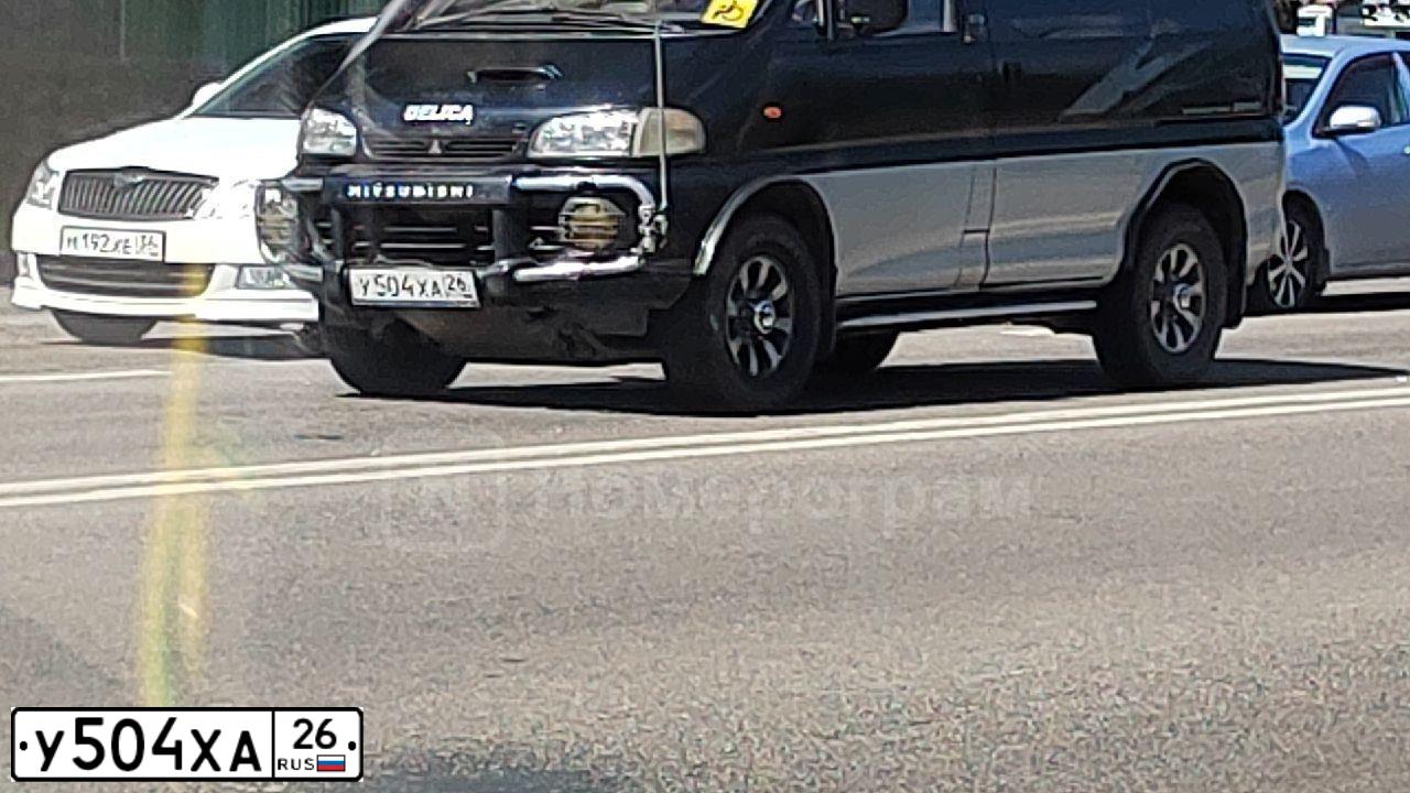 Фото автомобиля MITSUBISHI DELICA MITSUBISHI DELICA, 1984 — госномер У504ХА26. Цвет: Черный