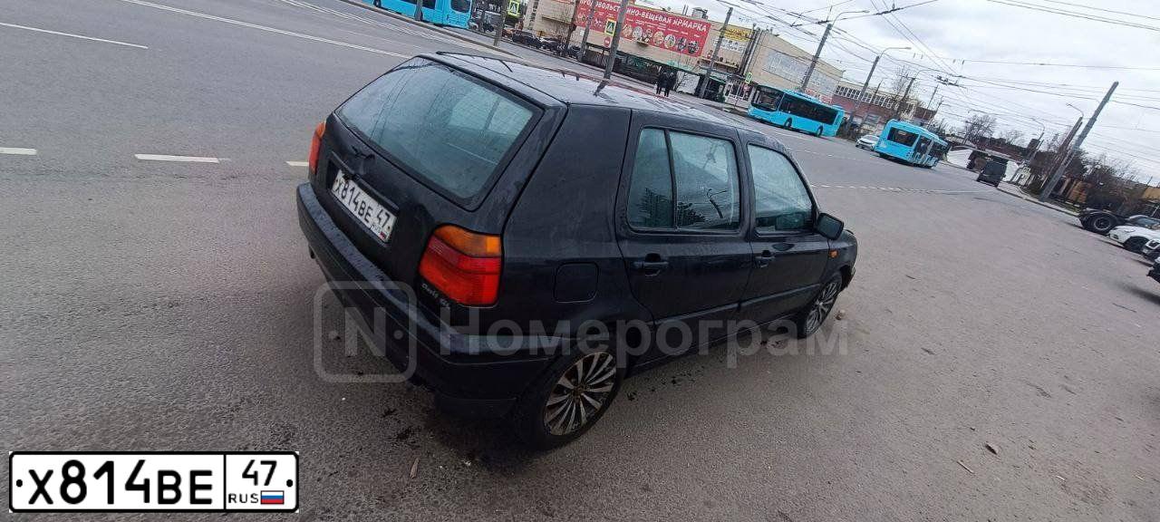 Фото автомобиля VOLKSWAGEN GOLF, 1996 — госномер Е424МТ147. Цвет: ЧЕРНЫЙ