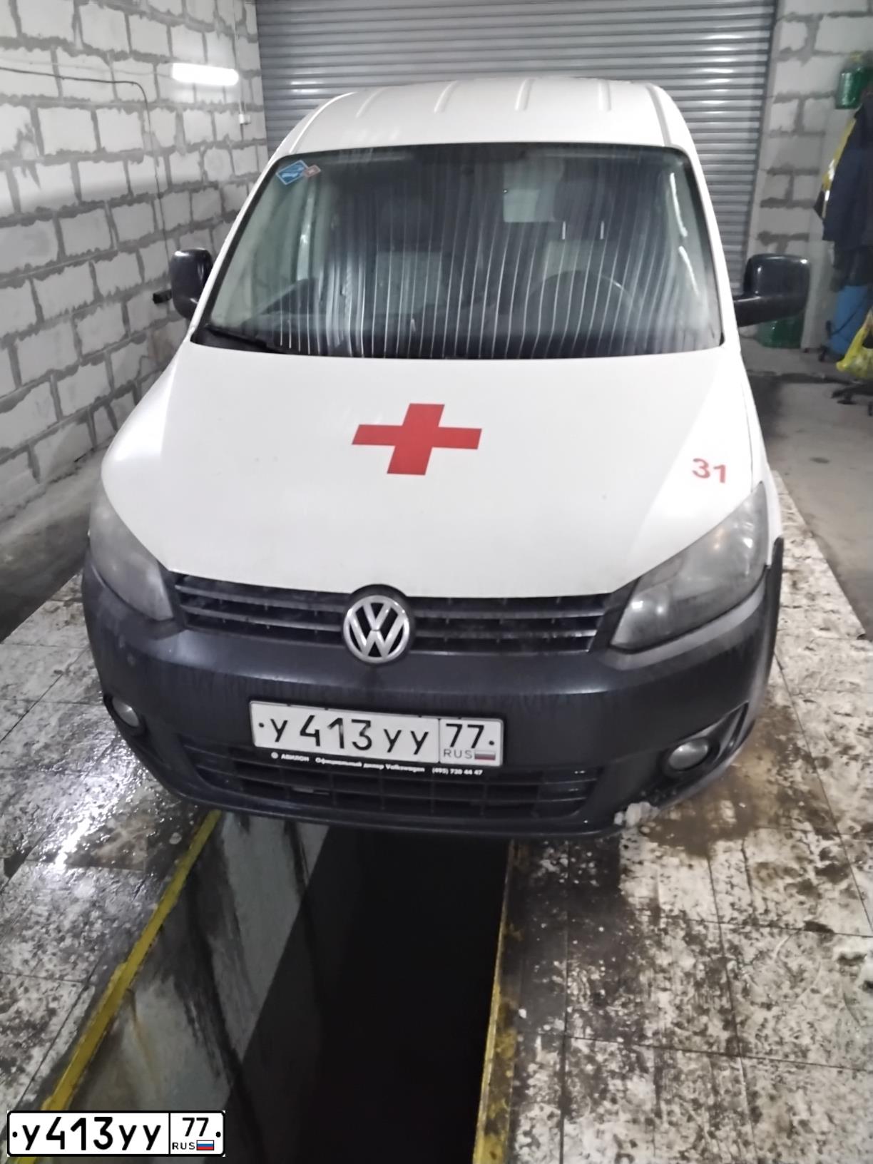 Фото автомобиля VOLKSWAGEN CADDY, 2013 — госномер У413УУ77. Цвет: БЕЛЫЙ