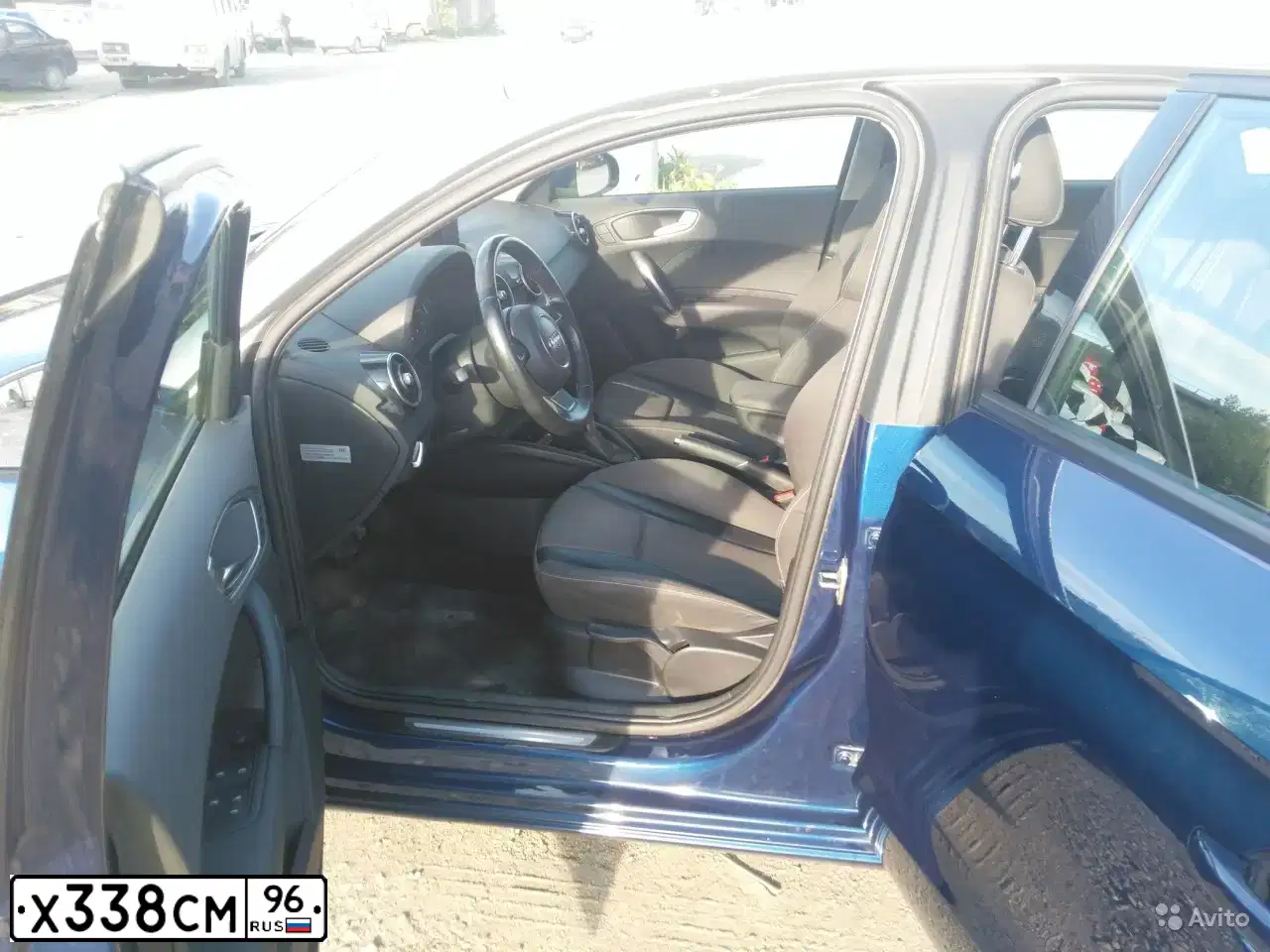 Фото автомобиля AUDI A1, 2013 — госномер Х577НТ196. Цвет: синий