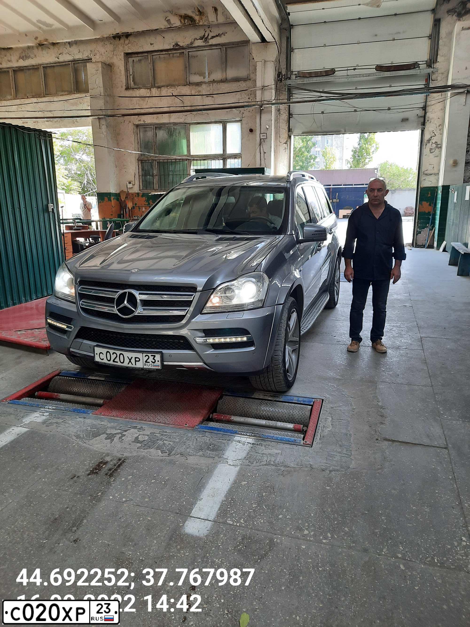 Фото автомобиля MERCEDES S-KLASSE, 2007 — госномер В757ЕВ777. Цвет: ЧЕРНЫЙ