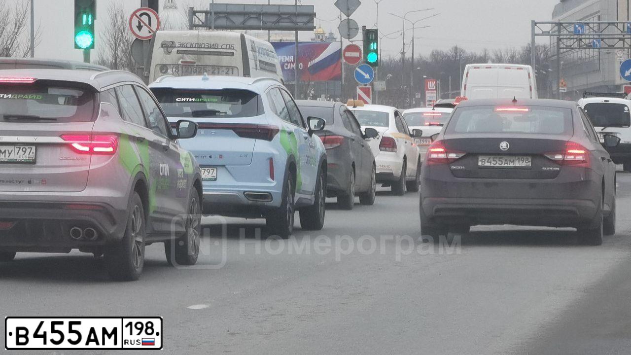Фото автомобиля SKODA SUPERB, 2018 — госномер В455АМ198. Цвет: ЧЕРНЫЙ