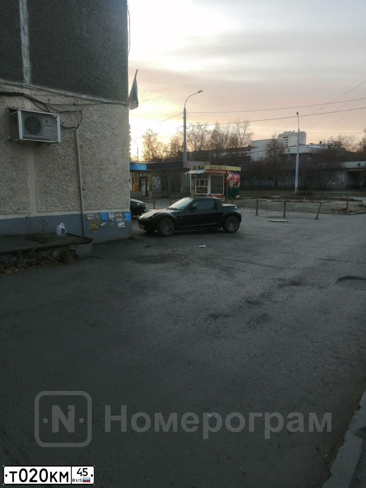 Фото автомобиля SMART ROADSTER, 2003 — госномер Т020КМ45. Цвет: ЧЕРНЫЙ