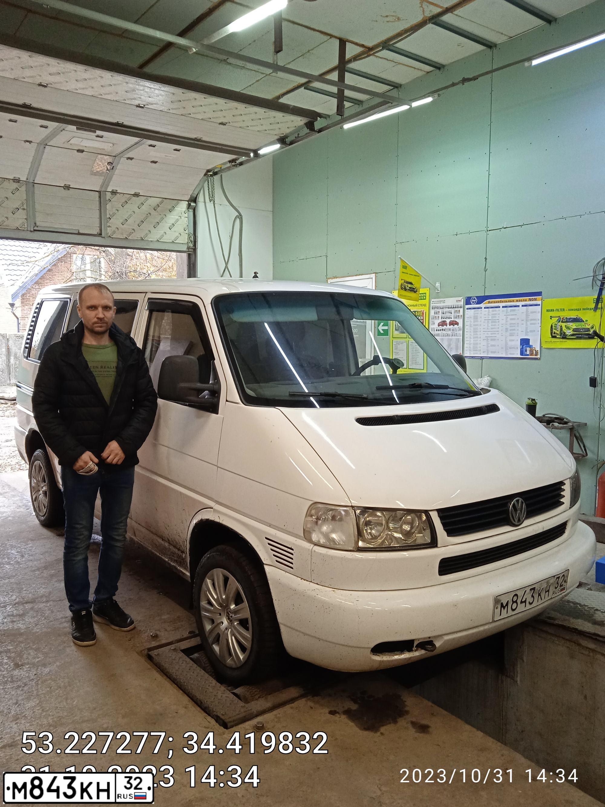 Фото автомобиля VOLKSWAGEN CARAVELLE, 1996 — госномер Т809КМ150. Цвет: БЕЛЫЙ