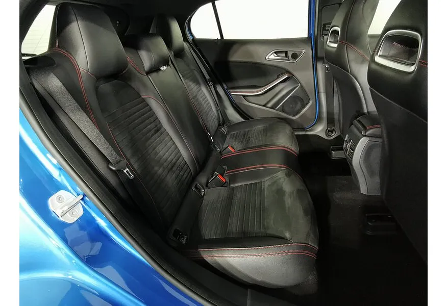 Фото автомобиля MERCEDES GLA-KLASSE, 2016 — госномер К610УО799. Цвет: голубой