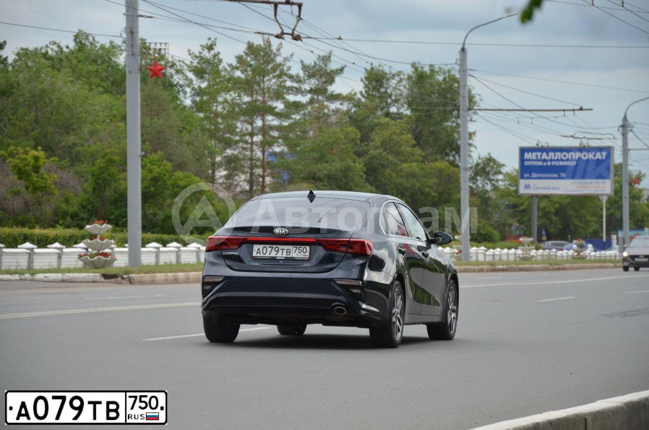 Фото автомобиля KIA CERATO, 2018 — госномер Е985МК156. Цвет: синий