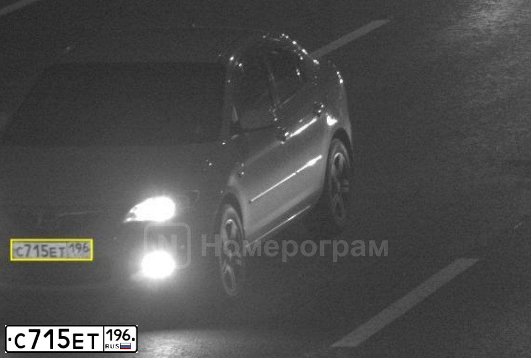 Фото автомобиля MAZDA 3, 2006 — госномер Н013МЕ196. Цвет: Красный