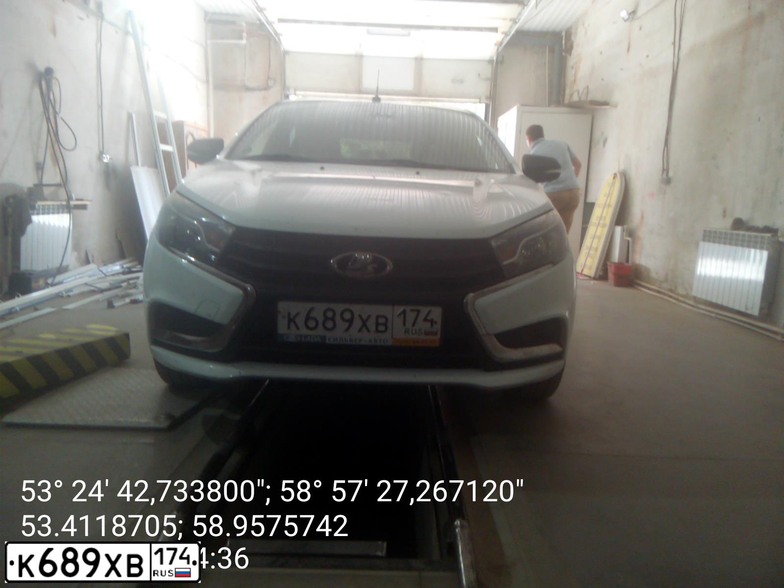 Фото автомобиля LADA VESTA, 2017 — госномер Т844ВУ774. Цвет: Белый