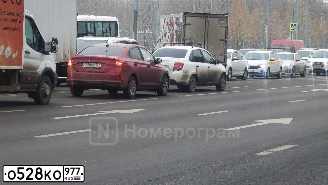 Фото автомобиля HYUNDAI SOLARIS HS, 2024 — госномер О528КО977. Цвет: Красный